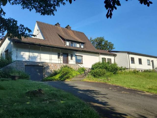Gediegenes Einfamilienhaus mit sehr großem Garten in Hallenberg