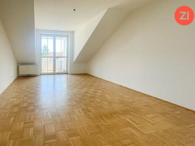 Geförderte 3 Zimmer Dachgeschoss Wohnung inkl. Loggia und Stellplatz Einbau einer Küche möglich