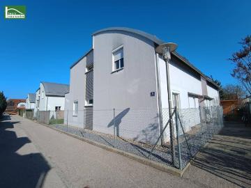 Geförderte 3 Zimmer Wohnung mit großem Balkon! Unbefristet! Mietfreistellung gegen Selbstsanierung!