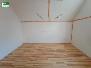Geförderte 3 Zimmer Wohnung mit großem Balkon! Unbefristet! Mietfreistellung gegen Selbstsanierung!