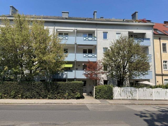 Gefragte Auberg Lage: Kompakte 2 Zimmer Wohnung mit Loggia und Tiefgarage