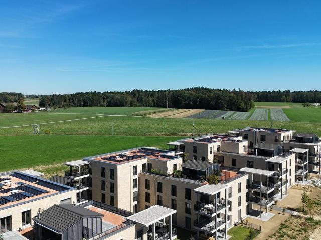 Gehoben Wohnen mit Sicht über den grossen Park des Ziegelei Quartiers E 1.2