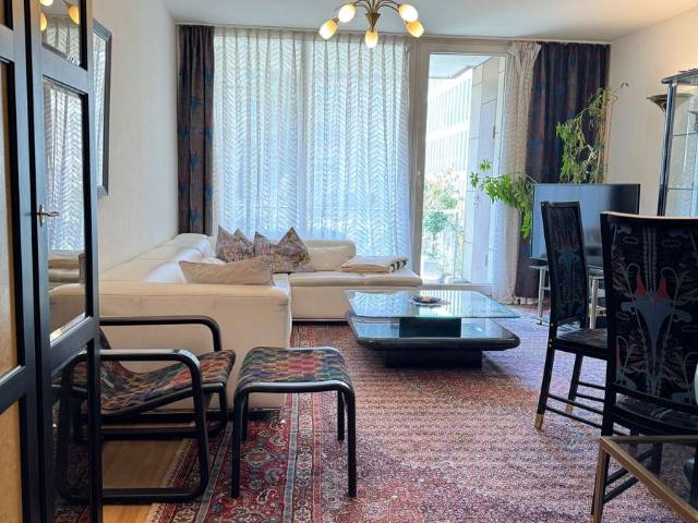 Gehobene 2 Zi. Whg. Köln Altstadt Balkon, Aufzug, TG Stellplatz möbliert & bezugsfertig