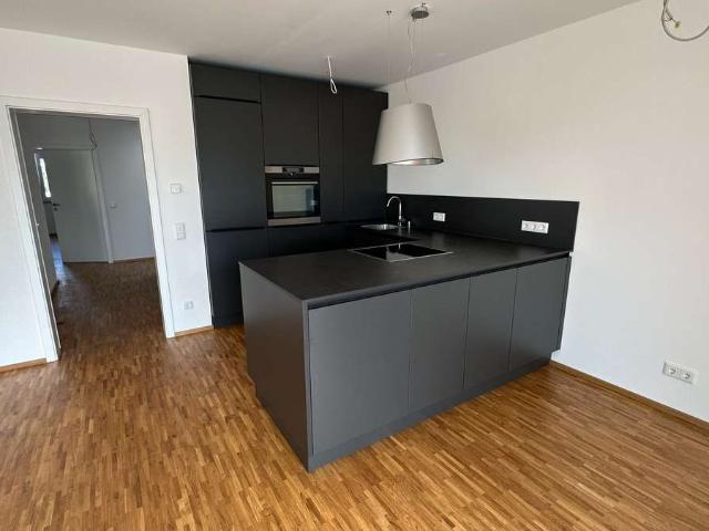 Gehobene 3 Zi. Whg. mit großem Balkon, Einbauküche, Fußbodenheizung, Audi/Airbus Nähe