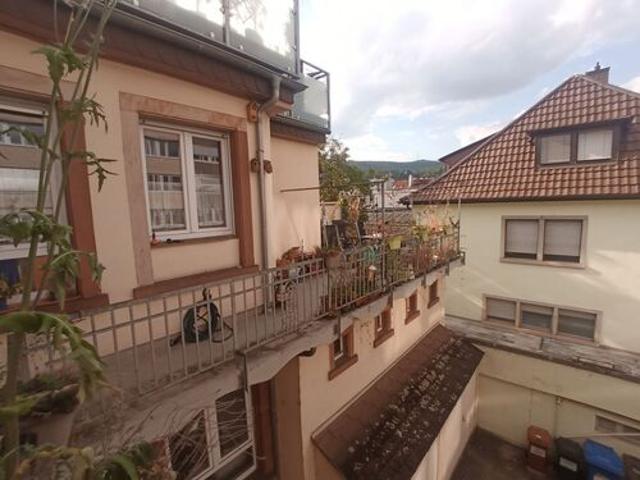 Gehobene Altbauwohnung mit großem Balkon ca. 150qm Wohnraum oder gewerblichen Nutzung möglich
