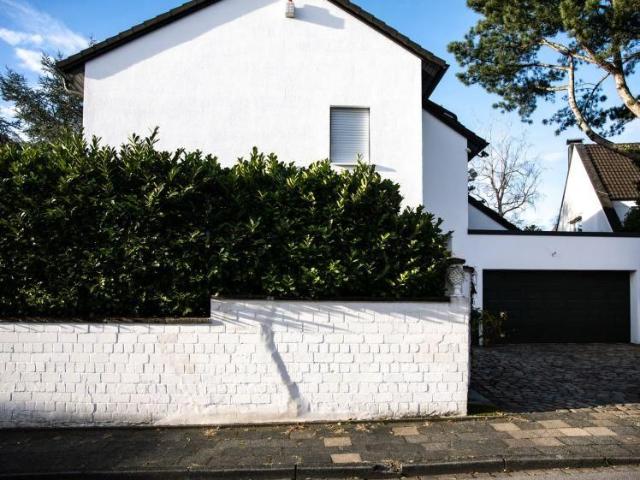 Gehobenes Einfamilienhaus in Düsseldorf in unmittelbarer Nähe zum Unterbacher See