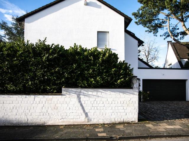 Gehobenes Einfamilienhaus in Düsseldorf in unmittelbarer Nähe zum Unterbacher See
