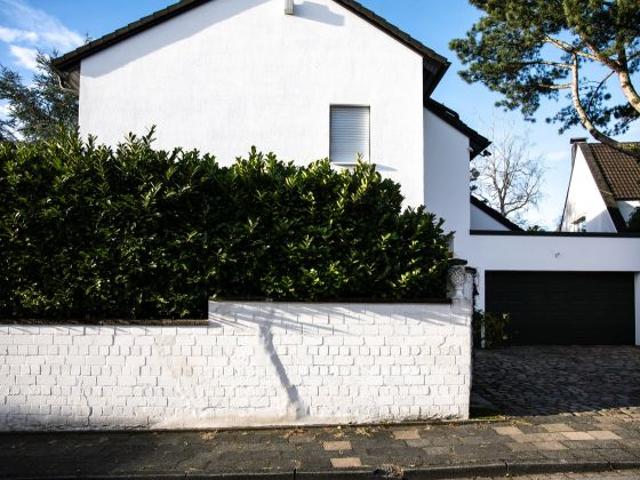 Gehobenes Einfamilienhaus in Düsseldorf in unmittelbarer Nähe zum Unterbacher See