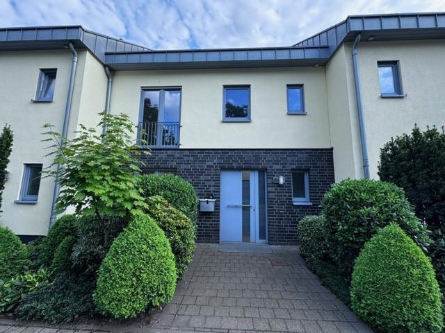 Gehobenes Reihenmittelhaus im Herzen von Kevelaer Winnekendonk mit 2 Garagen