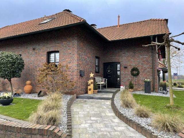 Gehobenes Zweifamilienhaus im Landhausstil