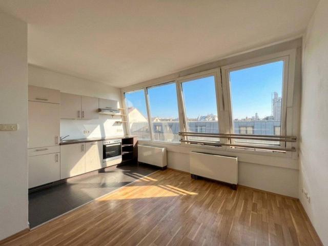 Gekühlte 2 Zimmer DG Wohnung bei U3 Hütteldorfer Str. / 10A Bus und Straßenbahnen 10, 46, 49, 52!