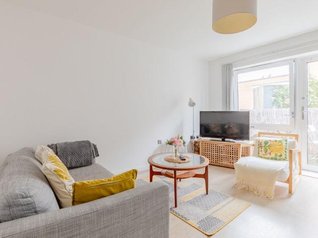 Geldeston Road, London E5, 1 bed flat to rent, £2,300 pcm | PrimeLocation