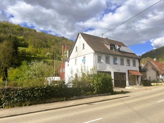 GELEGENHEIT: Wohnhaus mit Werkstättle im EG und goßem Garten vielseitige Nutzung