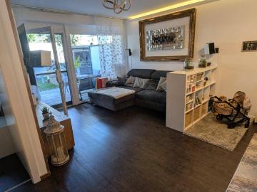 Neuwertige Eigentumswohnung mit 4 Zimmern, 2 Terrassen und 3 PKW Stellplätzen in Ebreichsdorf!