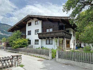 Gelegenheit für Familien: Doppelhaus in Radfeld!