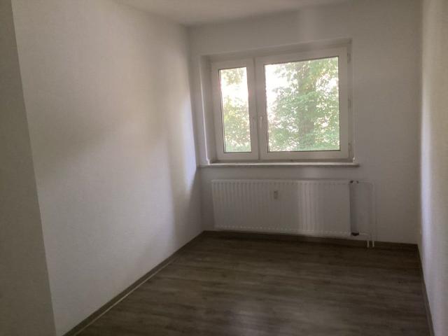 Gelegenheit! Renovierte 3 Zimmer Wohnung inkl. Bodenbelag, Küche und Balkon