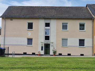 Gelegenheit: renovierte 3 Zimmer Wohnung mit Balkon