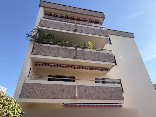 GELEGENHEIT! SCHÖNE LAGE! HELLE 3 4 Zimmer ETW GROßER BALKON!