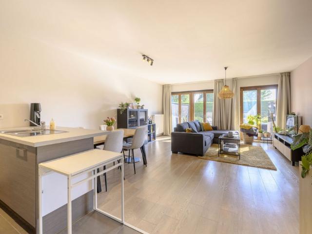 Gelijkvl. appartement met terras, 2 slpk, ondergr.autostpl. en berging – Lier