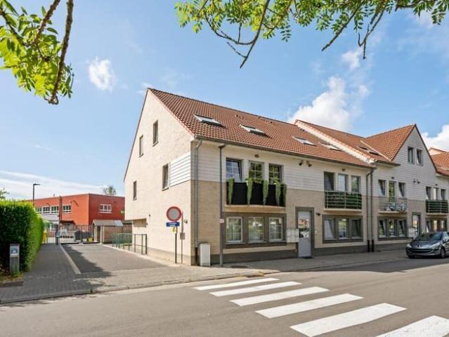 Gelijkvloers 1 slaapkamerappartement met garage in centrum