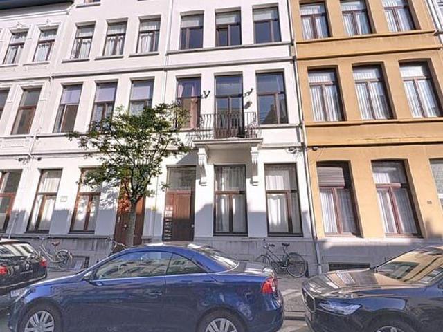 Gelijkvloers 1 slaapkamerappartement met koer