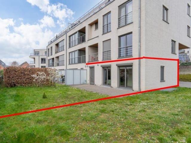 Gelijkvloers 1 slaapkamerappartement met privétuin en ter.