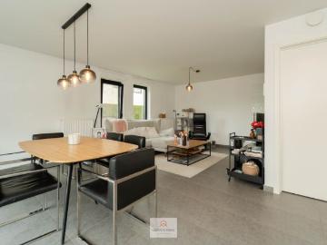 Gelijkvloers 2 slaapkamerappartement met ruime tuin