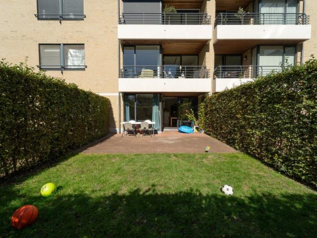 Gelijkvloers 2 slpk appartement met tuin!