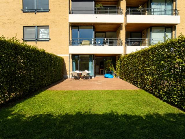 Gelijkvloers 2 slpk appartement met tuin!
