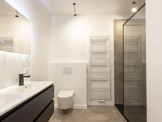 Gelijkvloers app. te huur in Berchem voor € 1.445 met 2 slaapkamers