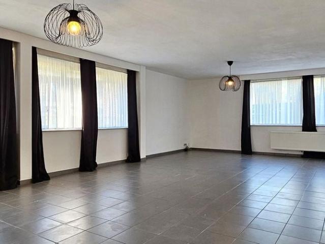 Gelijkvloers app. te huur in Buggenhout voor € 1.050 met 3 slaapkamers
