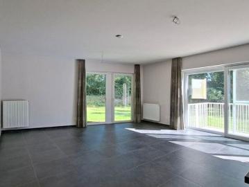 Gelijkvloers app. te huur in Genk voor € 995 met 2 slaapkamers