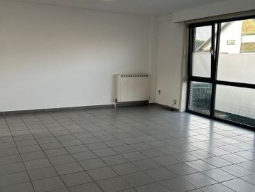 Gelijkvloers app. te huur in Dilsen Stokkem voor € 775 met 1 slaapkamer