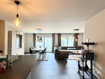 Gelijkvloers app. te huur in Eeklo voor € 1.000 met 2 slaapkamers