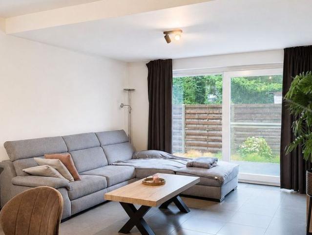 Gelijkvloers app. te huur in Kwaadmechelen voor € 900 met 2 slaapkamers