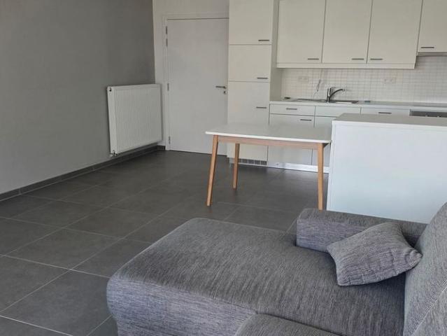 Gelijkvloers app. te huur in Harelbeke voor € 750 met 1 slaapkamer