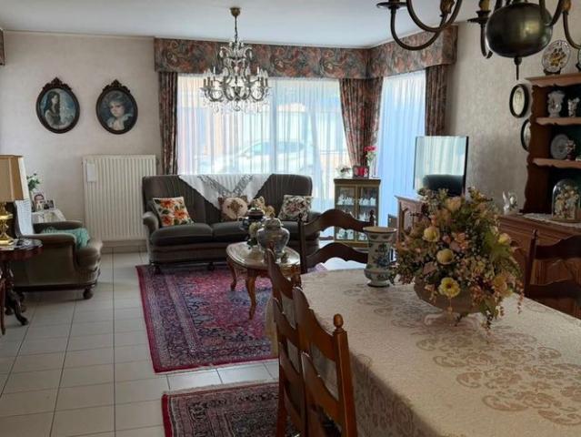 Gelijkvloers app. te huur in Sijsele voor € 880 met 3 slaapkamers