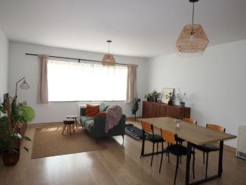Gelijkvloers app. te huur in Sint Joris voor € 735 met 2 slaapkamers