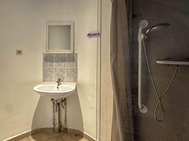 Gelijkvloers app. te huur in Tournai voor € 700 met 1 slaapkamer