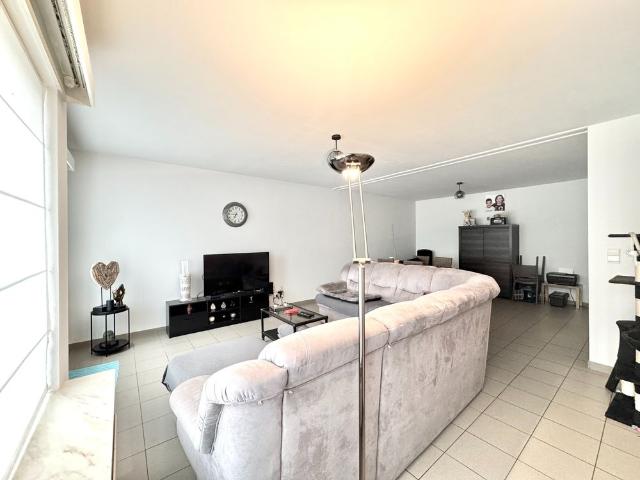 GELIJKVLOERS APPARTEMENT | 2 SLPKS |GARAGE