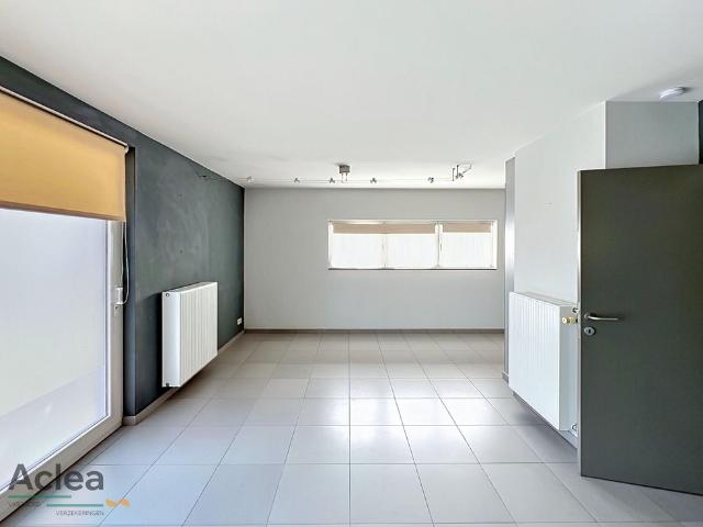 Gelijkvloers appartement met garage