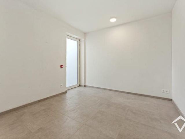 Gelijkvloers appartement met garage te Leke