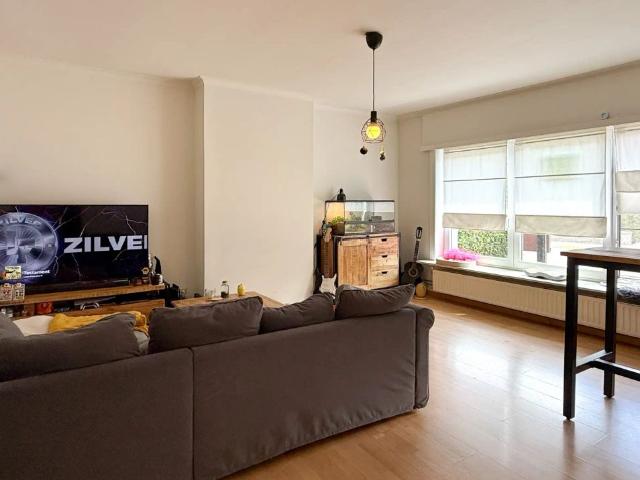Gelijkvloers appartement met garage dichtbij het centrum van Melsele