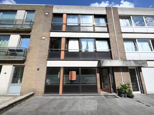 Gelijkvloers appartement met garagebox!