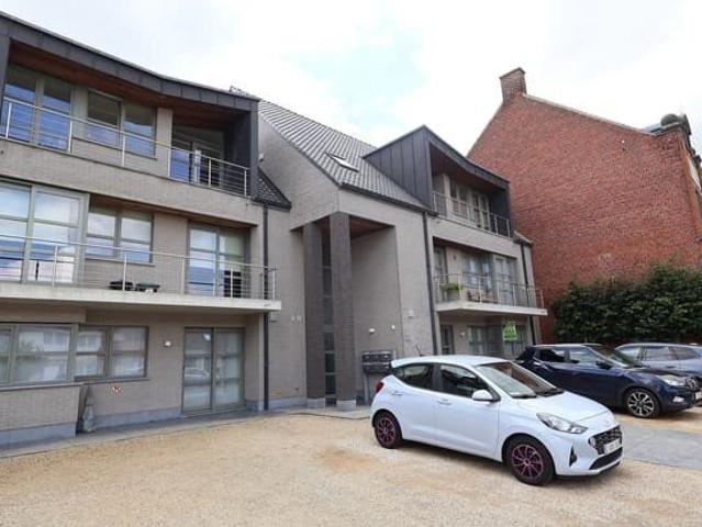 Gelijkvloers appartement met ruim terras op de grens van.