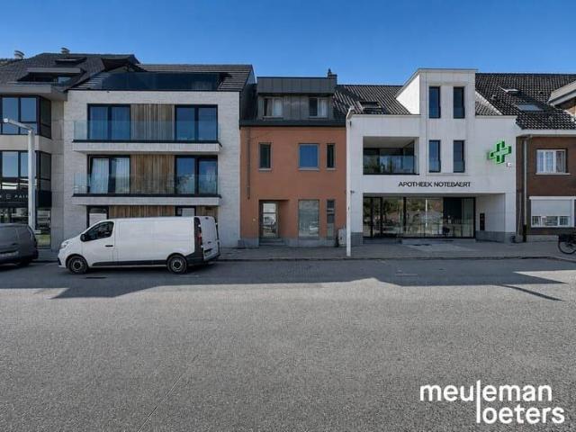 Gelijkvloers appartement met ruime koer in het centrum van O
