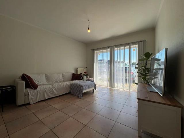 Gelijkvloers appartement met ruime privé tuin en garage