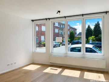Gelijkvloers appartement met tuin en garage