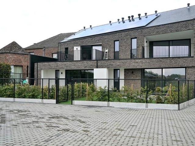 Gelijkvloers appartement met tuin en staanplaats