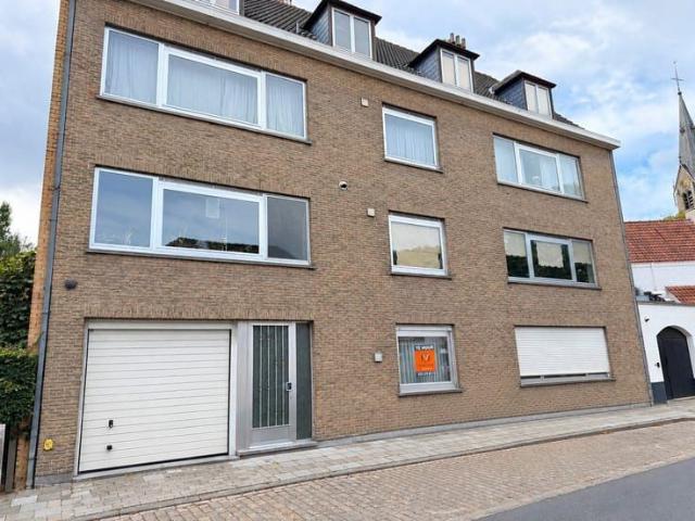 GELIJKVLOERS appartement met TUIN in centrum Sint Kruis